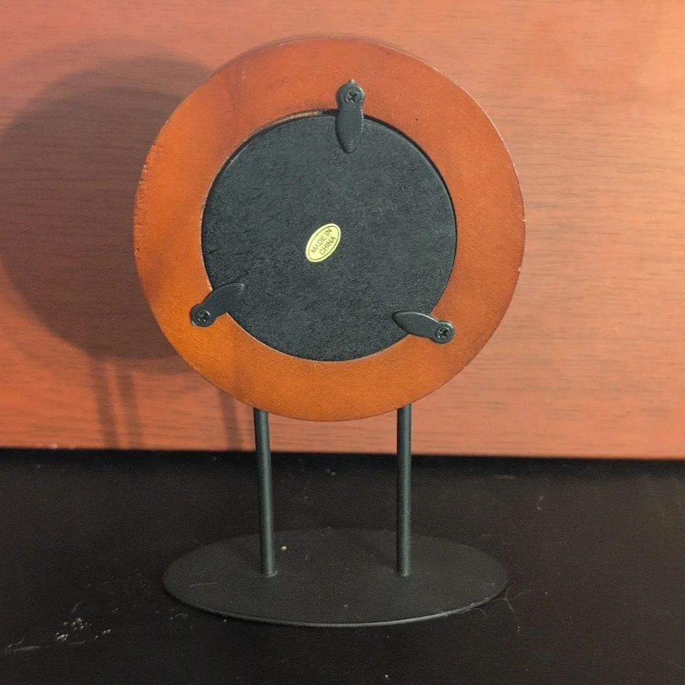 Round Wood Standing Picture Frame